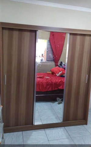 Guara roupas 3 portas de correr com espelho 