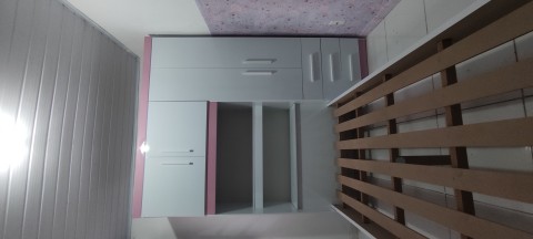 Montagem guarda roupa infantil.