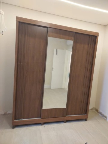 Guarda roupa porta de correr 