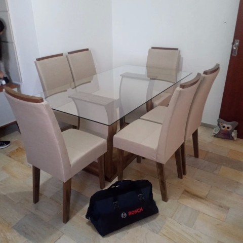 Montagem mesa e cadeiras.