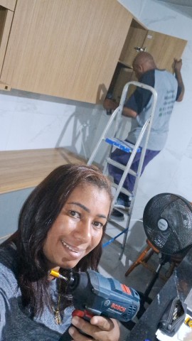Montagem de armário de cozida