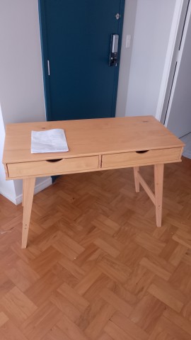 Escrivaninha com duas gavetas 