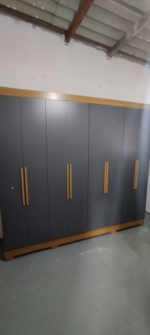 Montagem guarda roupa 8 portas.