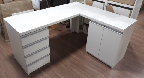 Montagem de mesa bancada