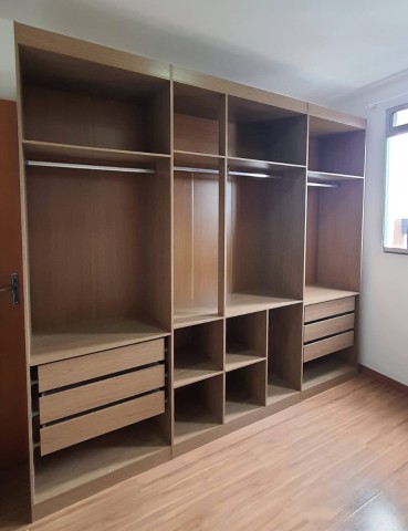 Closet 6 gavetas.