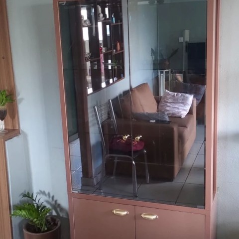 Cristaleira toda MDF com vidros reflecta