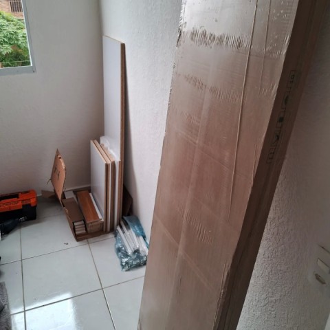 Guarda roupa 6 portas e 4 gavetas 