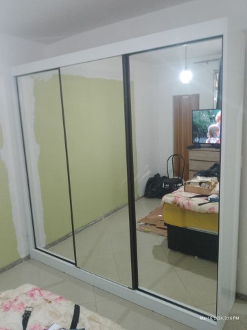 Guarda roupa espelhado