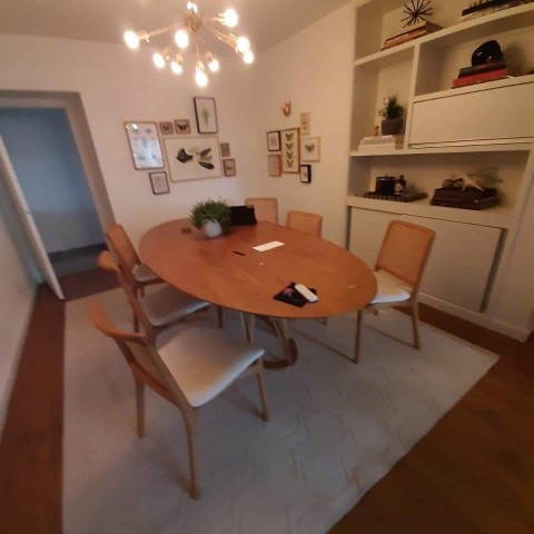 Montagem de mesas e cadeiras 